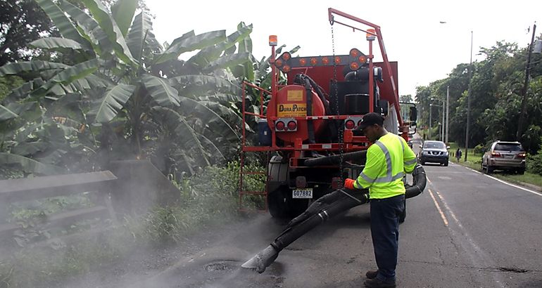 Se reparan tramos en la carretera Madden  Chilibre