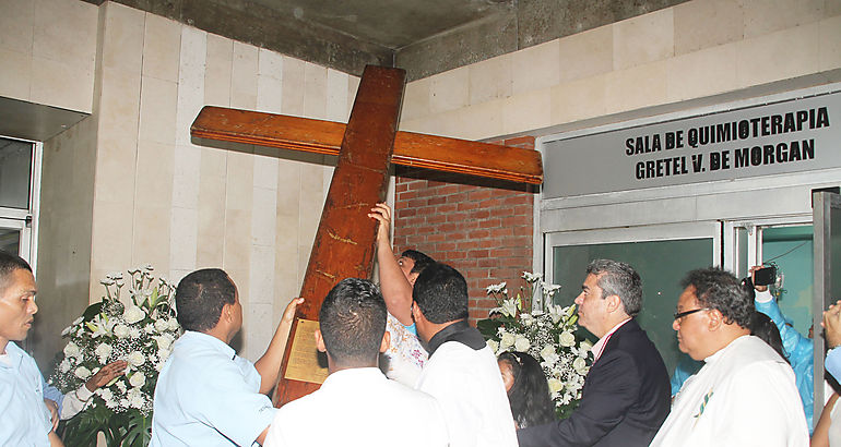 Cruz Peregrina llega al Instituto Oncolgico Nacional