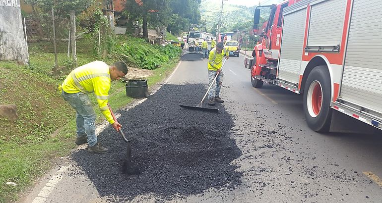 Obreros  reparacin  carreteras  asfaltado