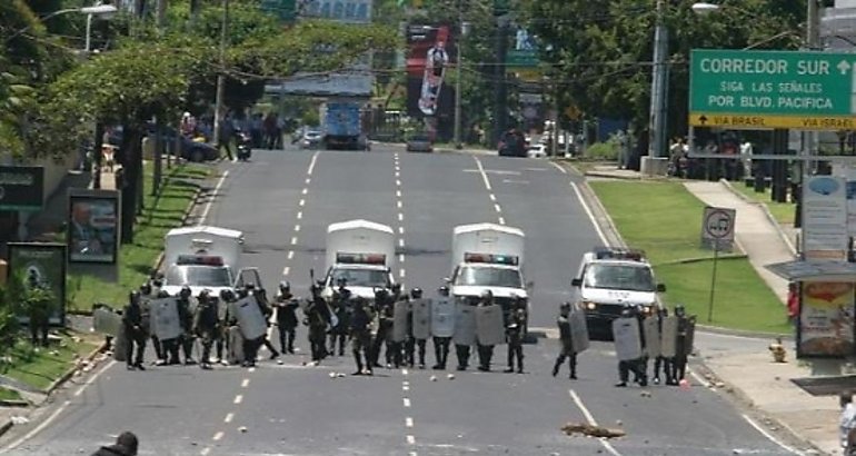 la policia condena protestas