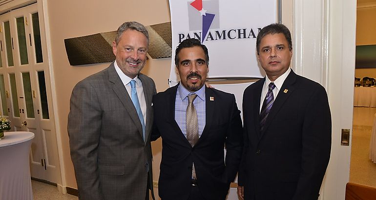 AmCham celebra recepcin de medio ao junto a la Embajada de EEUU