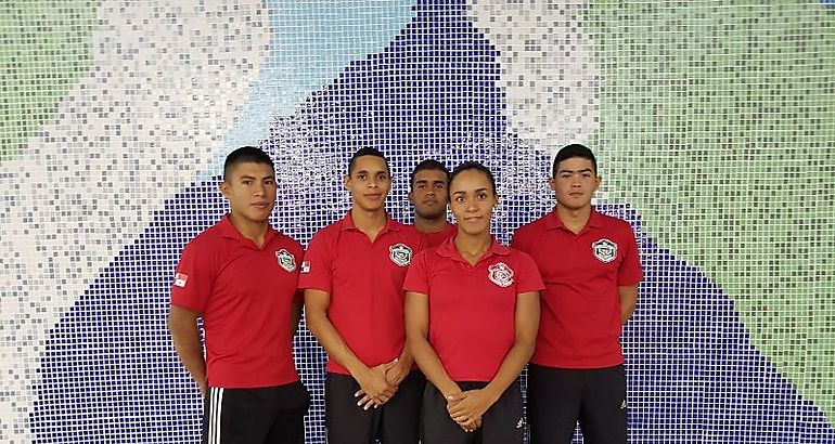 Equipo de Polica Nacional se clasifica en competencia de natacin