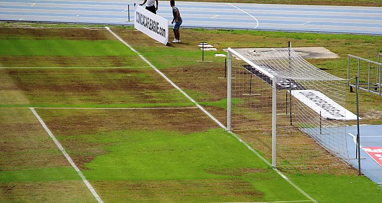 Agresivo programa de recuperacin de la grama del estadio Rommel Fernndez