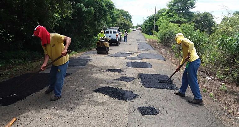 Se rehabilitan cinco caminos de produccin en Los Santos