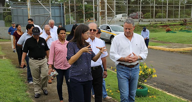 Embajador de EEUU visita Centro de Cumplimiento de Pacora