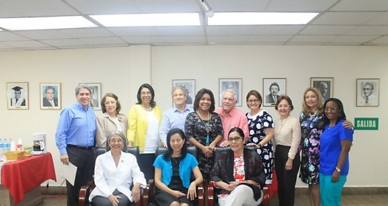 Directivos de la Facultad de Odontologa y empleadores del sector reunidos