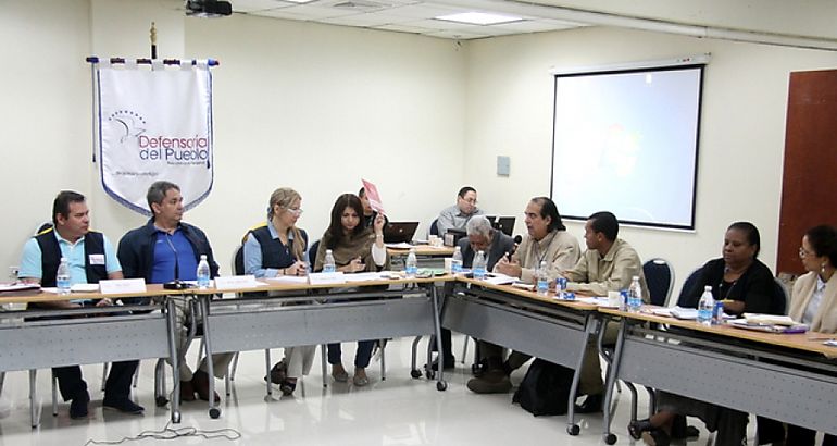 Representantes de los 17 gremios magisteriales y representantes del Ministerio de Educacin