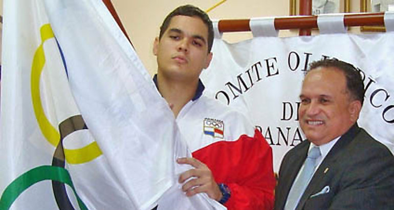 Entregan la bandera olmpica al judoca De Urriola 