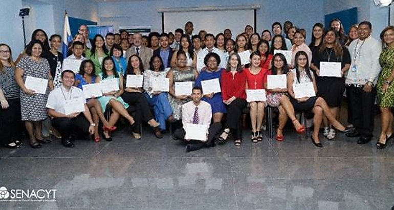 Culmina el curso de enseanza de ciencias en ingls