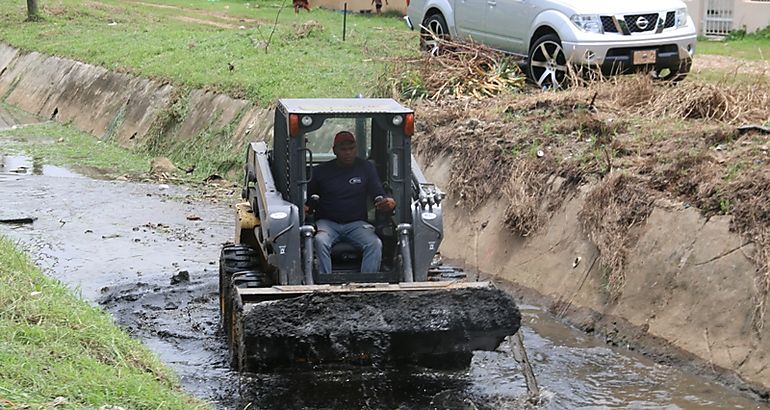 Sacando basura de sistemas pluviales