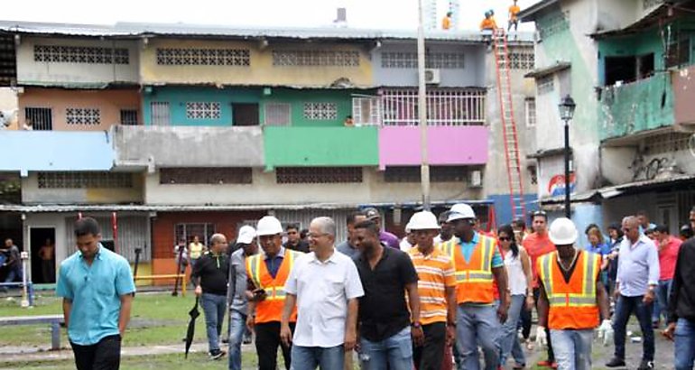 Inspeccin de trabajos en los multifamiliares La Renovacin y Llano Bonito