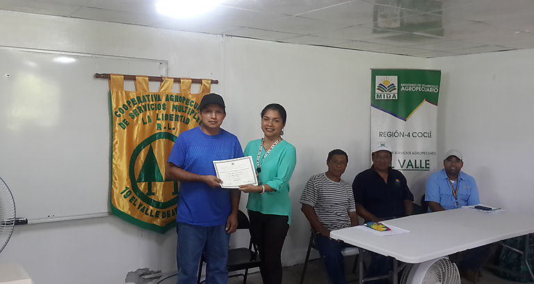 Taller para aplicadores de plaguicidas en El Valle de Antn 