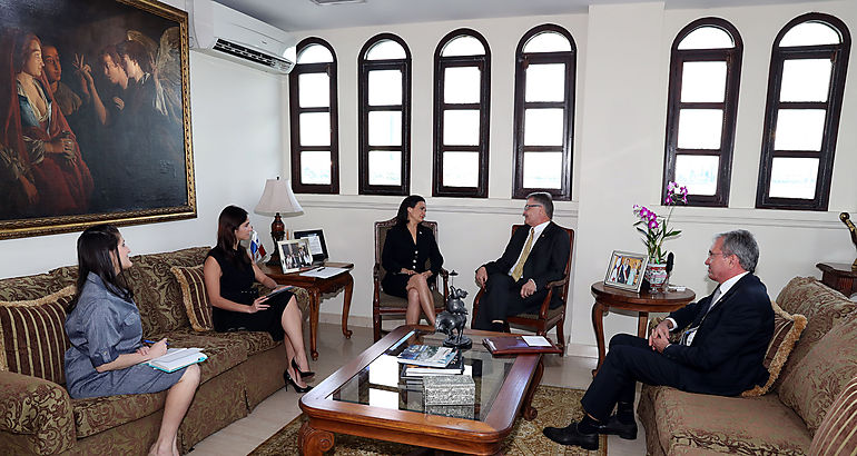 Vicepresidenta y Canciller recibe copia de credenciales del nuevo embajador de Alemania