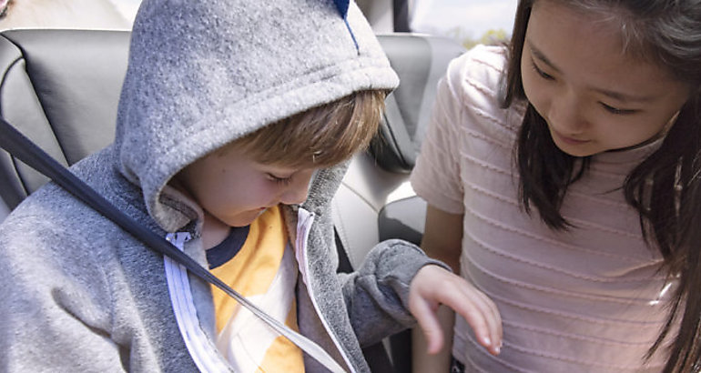 Nios en el coche