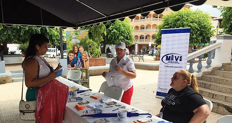 Santeos muestran inters por el Bono Solidario