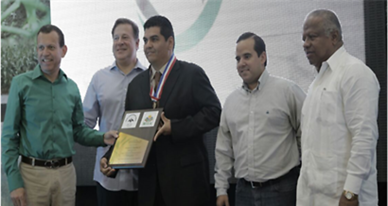 Arturo Fuentes mejor profesional de las Ciencias Agropecuarias 2017