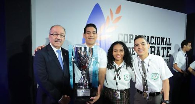 Panam Oeste gana el Concurso Nacional de Debate