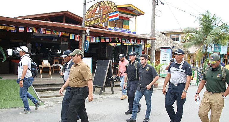 Ministro Bethancourt inspecciona resultados de operativos en Bocas del Toro