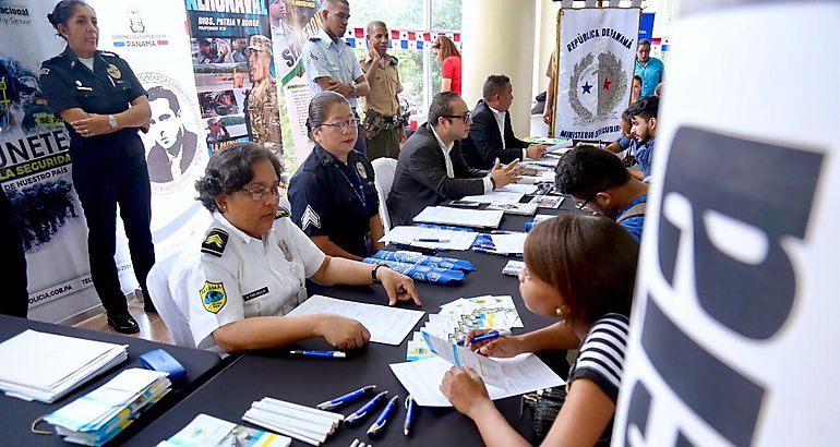 feria de empleos para reclutamiento de jvenes profesionales