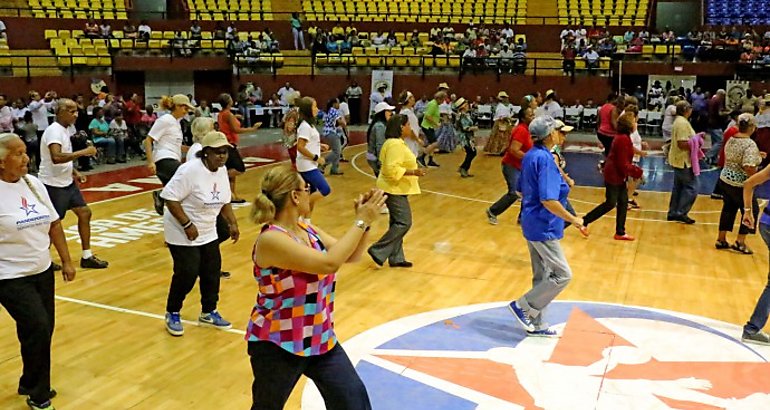 Feria de Salud en el Roberto Arena