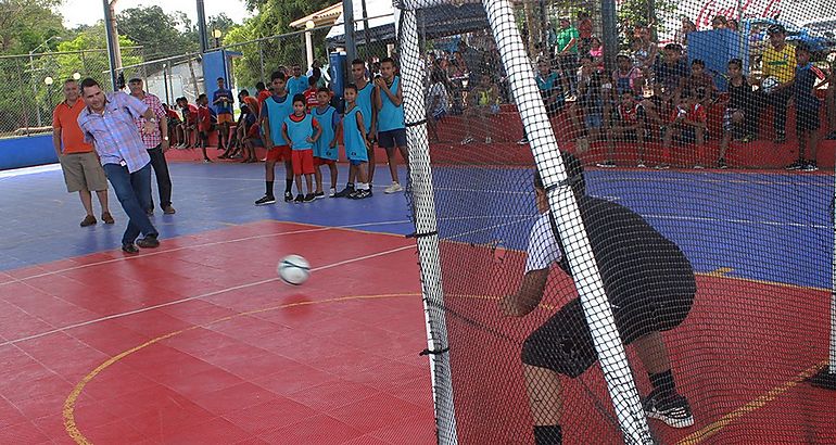 La comunidad Feuillet ya cuenta con una moderna cancha