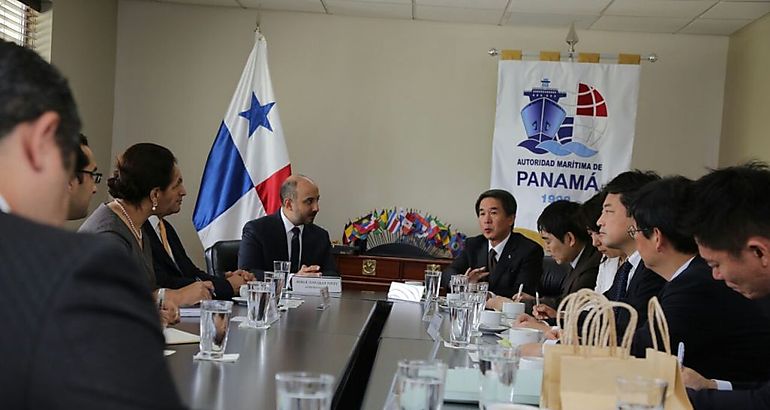 Representantes de Japn se renen con la Autoridad Martima 