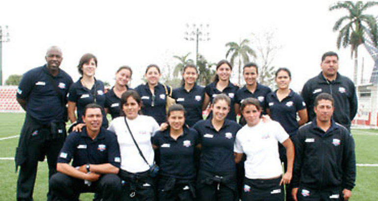 Mexico y Panama en partido de entrenamiento en la cancha Ernesto Cascarita Tapia