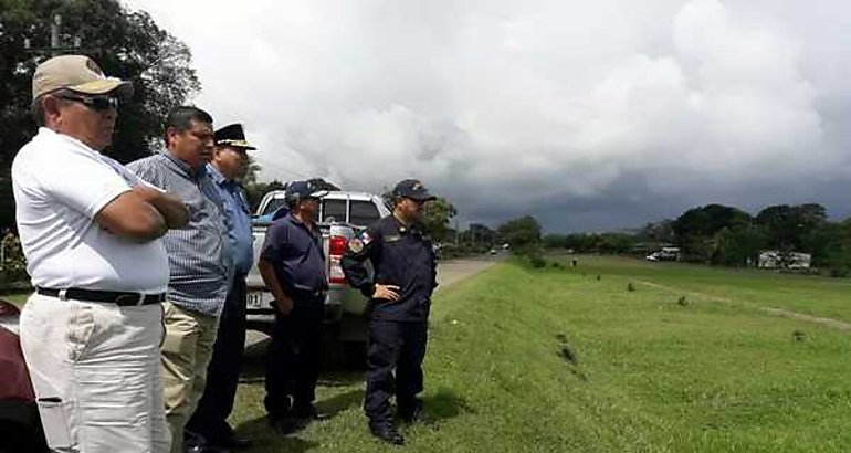 Bomberos se renen con alcalde de Tol