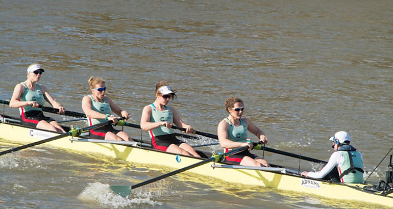 Equipo del club de remo femenino de la Universidad de Cambridge