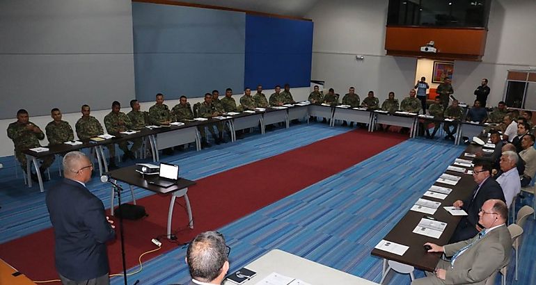 Representantes de organismos de seguridad panameos