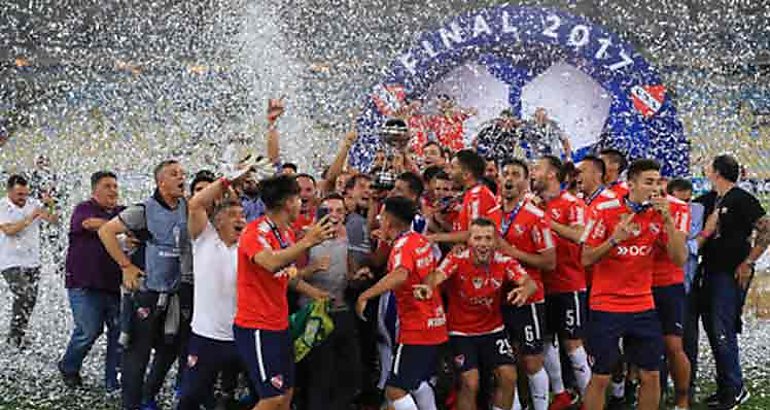 Argentina celebra victoria de Independiente en Copa Suramericana