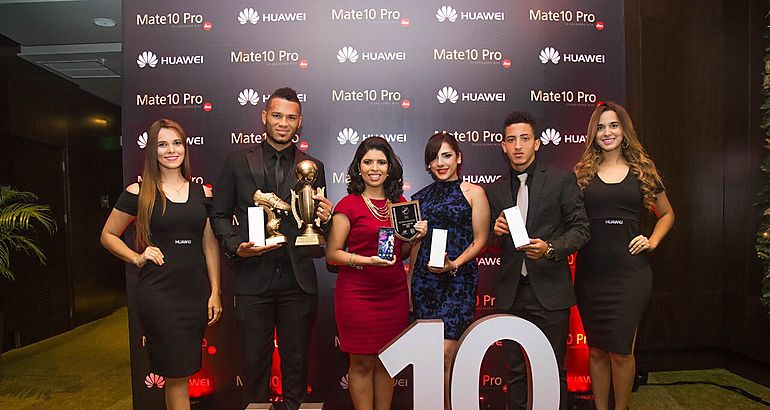 huawei y jugadores de futbol panameo