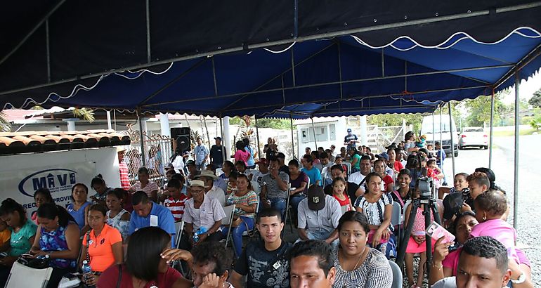 Familias de la Pintada Ola y Penonome reciben sus casas