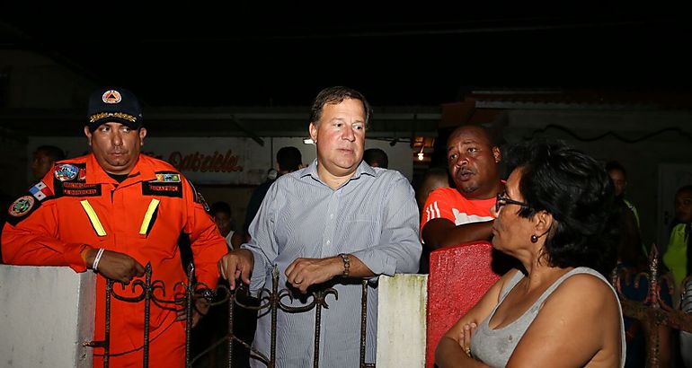 Presidente Varela recorre reas afectadas por lluvias en Coln 