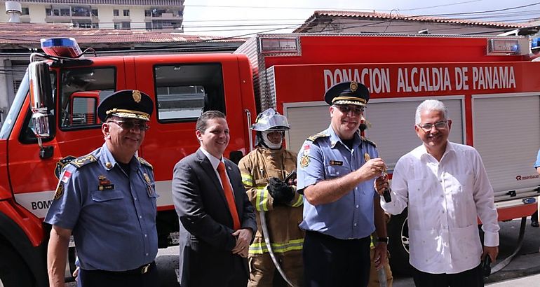 Casco Antiguo cuenta con nuevo camin de bomberos 