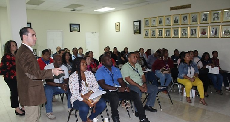 OMA capacita a los aduaneros