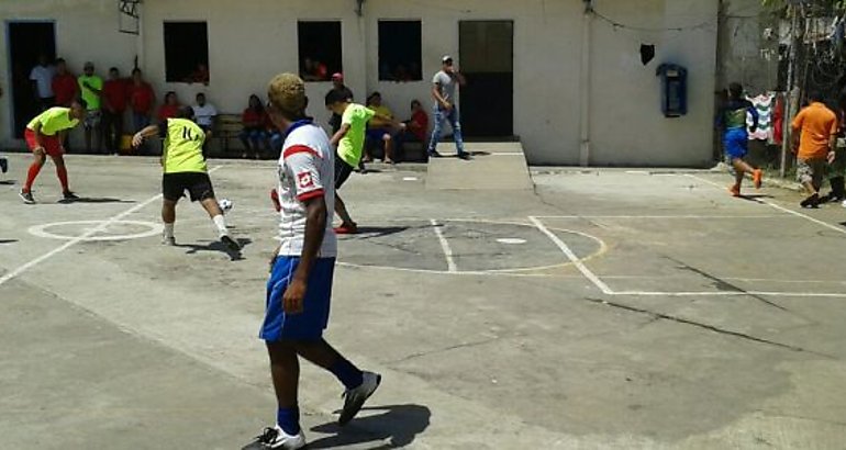 Liga de ftbol Cambiando vidas en crcel de las Tablas 