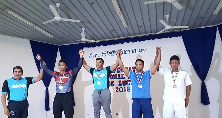 Polica Nacional destaca en campeonato de lucha 