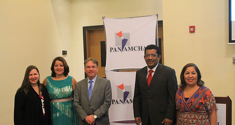 Ministro de Ambiente en la AMCHAM