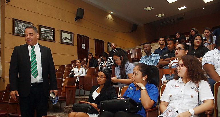 Estudiantes de la Universidad Interamericana visitan la Asamblea Nacional