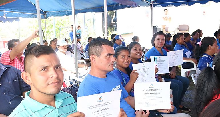 150 moradores de Bugaba y Bar se gradan de cursos del INADEH