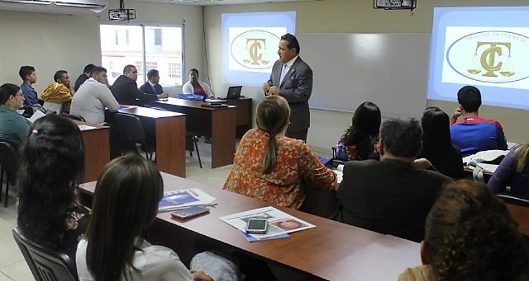 Estudiantes de UNESCPA en charla de promocin del Tribunal de Cuenta 