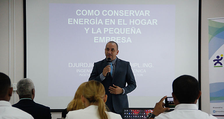 Empresarios panameos conocen estrategias de ahorro energtico en Cita de negocio