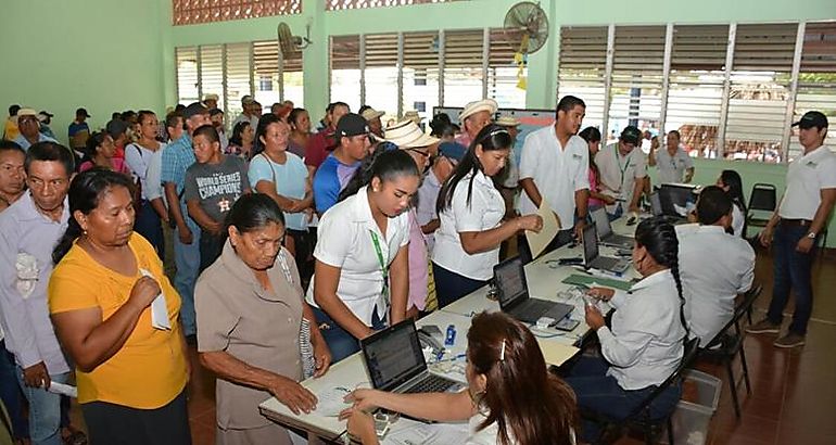 Coclesanos reciben 500 ttulos de propiedad 