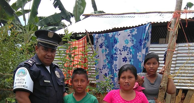 Polica en Bocas del Toro realizaron una labor social