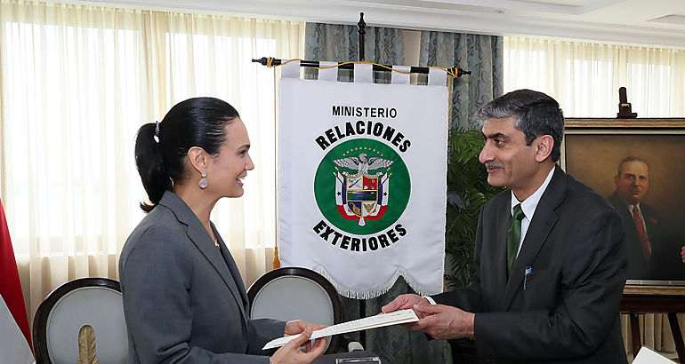 Vicepresidenta recibe copias de cartas credenciales de nuevo Embajador de India en Panam 