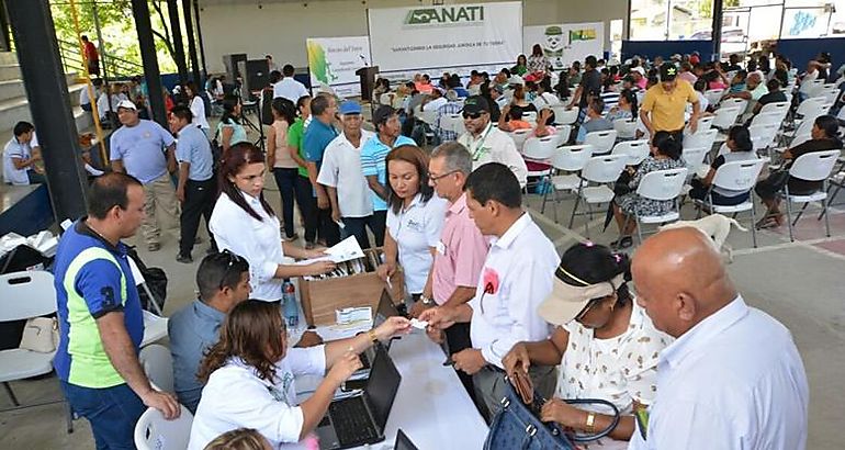 Bocatoreos reciben ms de 200 ttulos de propiedad