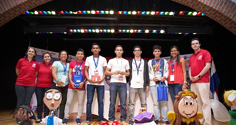 Estudiantes del IPT Leonila P de Grimaldo y del Colegio Agustiniano r