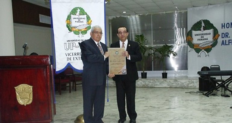 Universidad de Panam rinde homenaje al doctor Alfredo Castillero Calvo