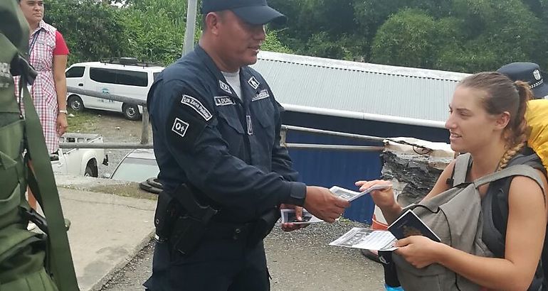 Bolanteo de la Polica en sector fronterizo de Panam con Costa Rica